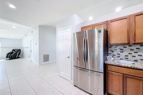 House in Port St. Lucie, Florida 3 bedrooms, 153.29 sq.m. № 1976272 - photo 14