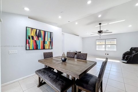 House in Port St. Lucie, Florida 3 bedrooms, 153.29 sq.m. № 1976272 - photo 18