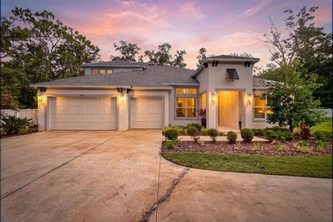 Casa en Lutz, Florida 5 dormitorios, 372.82 m2 № 2258229