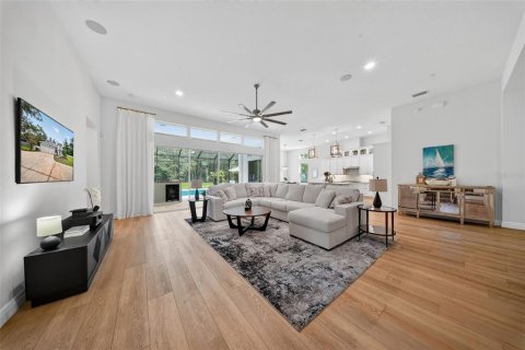 House in Lutz, Florida 5 bedrooms, 372.82 sq.m. № 2258229 - photo 10