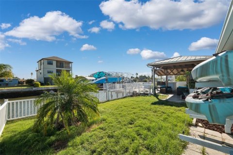 House in Hudson, Florida 3 bedrooms, 169.45 sq.m. № 1563378 - photo 8