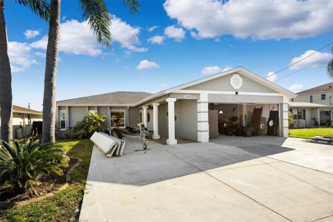 House in Hudson, Florida 3 bedrooms, 169.45 sq.m. № 1563378 - photo 2