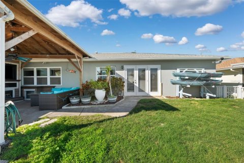 House in Hudson, Florida 3 bedrooms, 169.45 sq.m. № 1563378 - photo 7