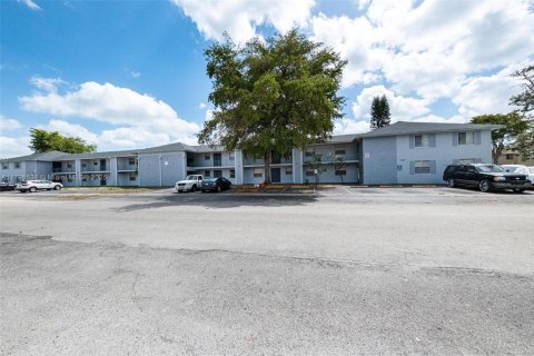 Купить коммерческую недвижимость в Лодерхилл, Флорида № 1959128 - фото 4