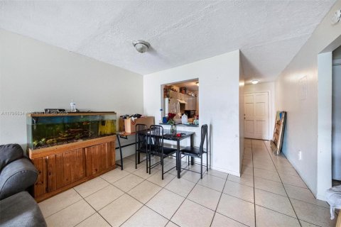 Купить коммерческую недвижимость в Лодерхилл, Флорида № 1959128 - фото 14