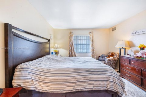 Купить коммерческую недвижимость в Лодерхилл, Флорида № 1959128 - фото 28