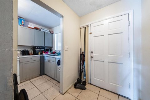 Купить коммерческую недвижимость в Лодерхилл, Флорида № 1959128 - фото 11