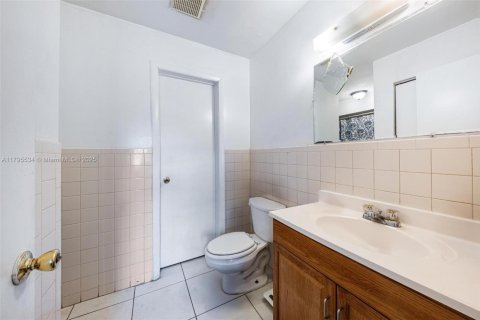 Купить коммерческую недвижимость в Лодерхилл, Флорида № 1959128 - фото 29