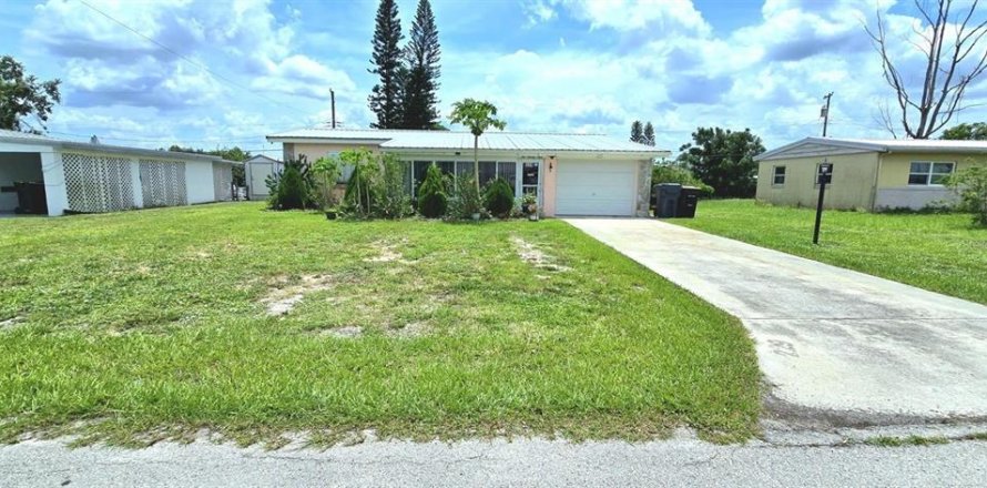 Villa ou maison à Frostproof, Floride 3 chambres, 90.77 m2 № 2211951