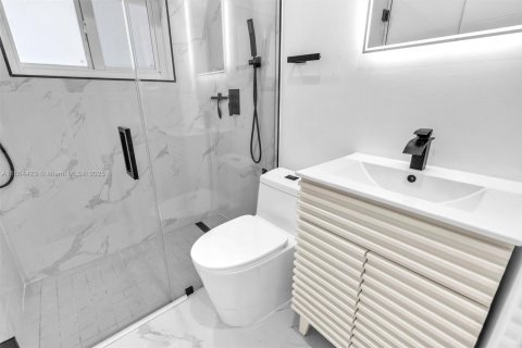 Casa en alquiler en North Miami, Florida, 2 dormitorios, 69.68 m2 № 1893373 - foto 23