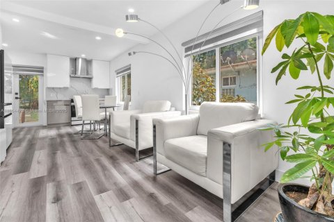 Casa en alquiler en North Miami, Florida, 2 dormitorios, 69.68 m2 № 1893373 - foto 16