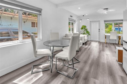Casa en alquiler en North Miami, Florida, 2 dormitorios, 69.68 m2 № 1893373 - foto 6