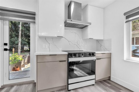 Casa en alquiler en North Miami, Florida, 2 dormitorios, 69.68 m2 № 1893373 - foto 10