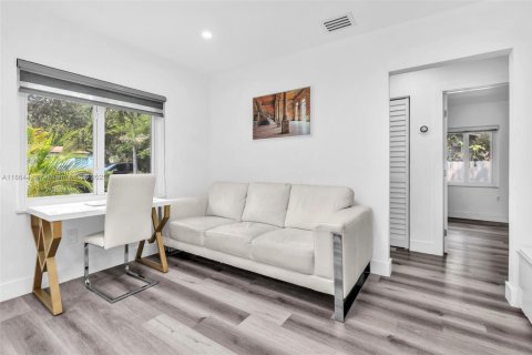 Casa en alquiler en North Miami, Florida, 2 dormitorios, 69.68 m2 № 1893373 - foto 14