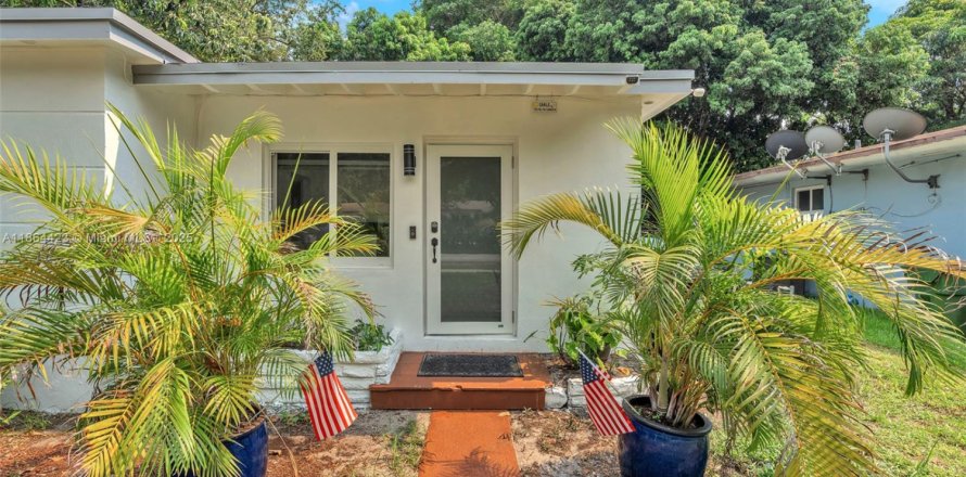 Casa en North Miami, Florida 2 dormitorios, 69.68 m2 № 1893373