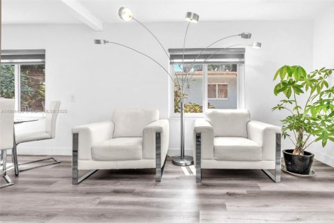 Casa en alquiler en North Miami, Florida, 2 dormitorios, 69.68 m2 № 1893373 - foto 13