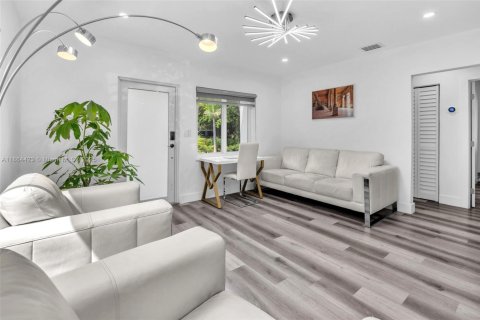 Casa en alquiler en North Miami, Florida, 2 dormitorios, 69.68 m2 № 1893373 - foto 7
