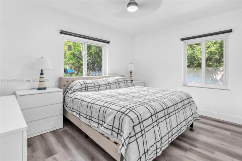 Casa en alquiler en North Miami, Florida, 2 dormitorios, 69.68 m2 № 1893373 - foto 24