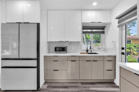 Casa en alquiler en North Miami, Florida, 2 dormitorios, 69.68 m2 № 1893373 - foto 11