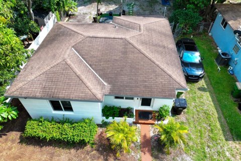 Casa en alquiler en North Miami, Florida, 2 dormitorios, 69.68 m2 № 1893373 - foto 4