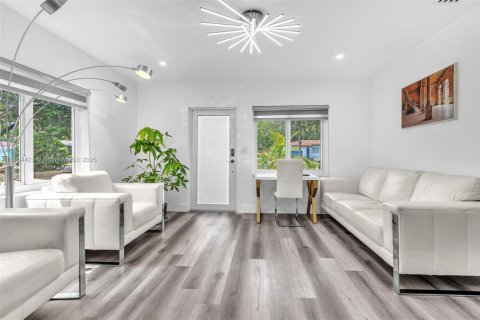 Casa en alquiler en North Miami, Florida, 2 dormitorios, 69.68 m2 № 1893373 - foto 15