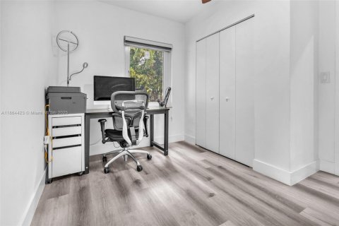 Casa en alquiler en North Miami, Florida, 2 dormitorios, 69.68 m2 № 1893373 - foto 22