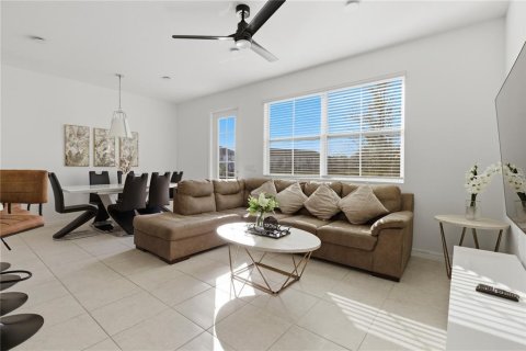 Townhouse in Davenport, Florida 3 bedrooms, 150.69 sq.m. № 2213846 - photo 14