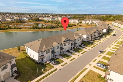 Townhouse in Davenport, Florida 3 bedrooms, 150.69 sq.m. № 2213846 - photo 3