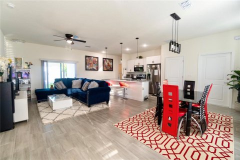 House in Poinciana, Florida 4 bedrooms, 166.3 sq.m. № 1805457 - photo 9