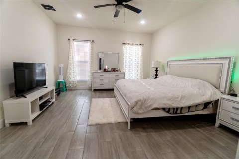 House in Poinciana, Florida 4 bedrooms, 166.3 sq.m. № 1805457 - photo 20