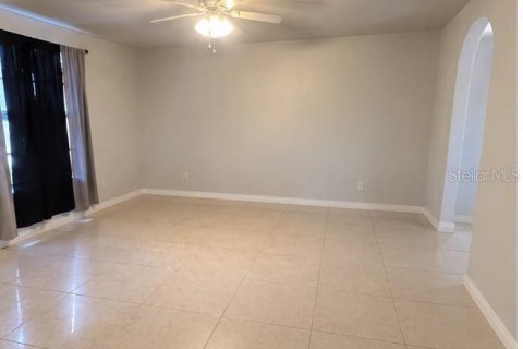 Villa ou maison à vendre à Kissimmee, Floride: 5 chambres, 199.18 m2 № 2431897 - photo 3