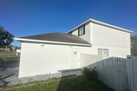 Villa ou maison à vendre à Kissimmee, Floride: 5 chambres, 199.18 m2 № 2431897 - photo 22