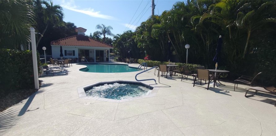 House in Boynton Beach, Florida 3 bedrooms, 183.85 sq.m. № 1222399