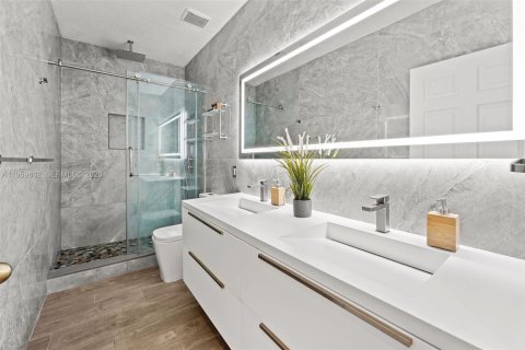 Casa en venta en Doral, Florida, 4 dormitorios, 225.66 m2 № 2020025 - foto 14