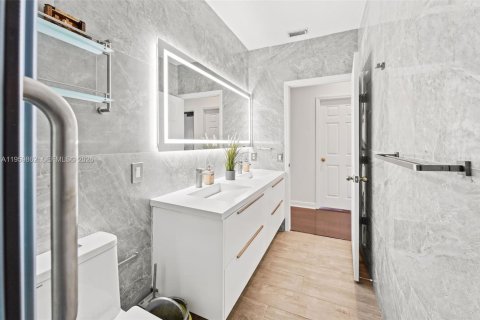 Casa en venta en Doral, Florida, 4 dormitorios, 225.66 m2 № 2020025 - foto 15