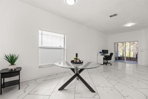 House in Orlando, Florida 4 bedrooms, 173.36 sq.m. № 2395859 - photo 9