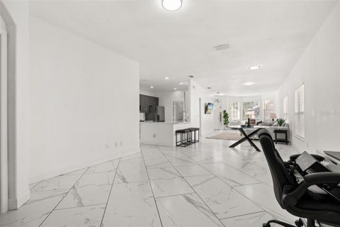 House in Orlando, Florida 4 bedrooms, 173.36 sq.m. № 2395859 - photo 11