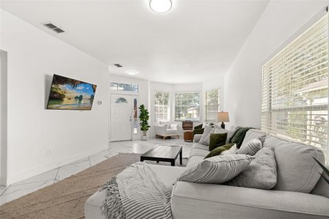 House in Orlando, Florida 4 bedrooms, 173.36 sq.m. № 2395859 - photo 8