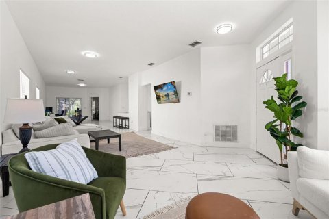 House in Orlando, Florida 4 bedrooms, 173.36 sq.m. № 2395859 - photo 6
