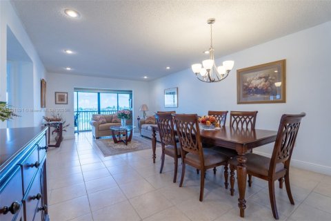 Condominio en venta en Pembroke Pines, Florida, 2 dormitorios, 126.72 m2 № 1944773 - foto 5