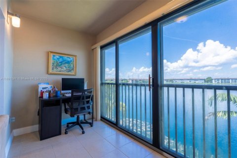 Condominio en venta en Pembroke Pines, Florida, 2 dormitorios, 126.72 m2 № 1944773 - foto 14