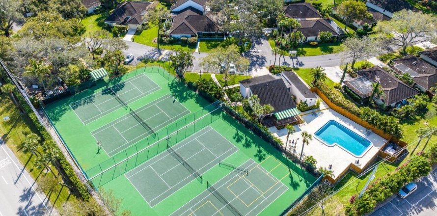 Condo in North Palm Beach, Florida, 2 bedrooms № 1014398