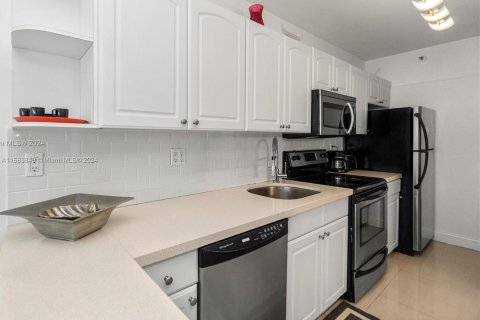 Condominio en alquiler en Miami Beach, Florida, 49.24 m2 № 1728210 - foto 3