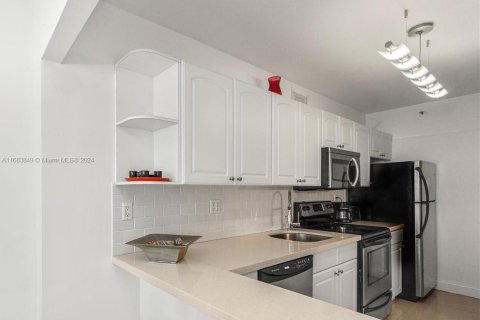 Condominio en alquiler en Miami Beach, Florida, 49.24 m2 № 1728210 - foto 11