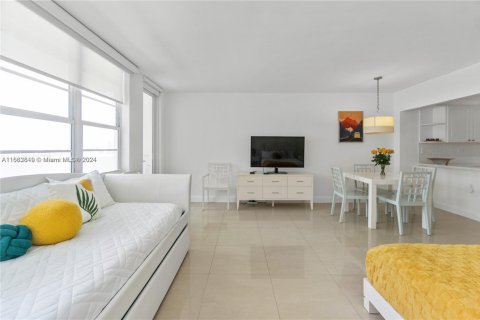 Condominio en alquiler en Miami Beach, Florida, 49.24 m2 № 1728210 - foto 2