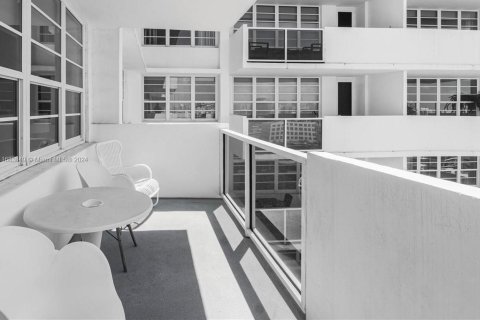 Condominio en alquiler en Miami Beach, Florida, 49.24 m2 № 1728210 - foto 13
