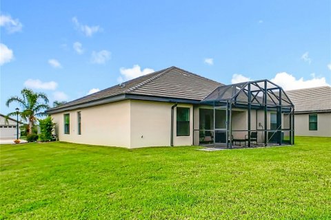 House in Auburndale, Florida 4 bedrooms, 169.08 sq.m. № 1913243 - photo 4