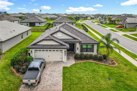 House in Auburndale, Florida 4 bedrooms, 169.08 sq.m. № 1913243 - photo 1