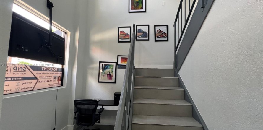 Bureau à Hollywood, Floride № 458674