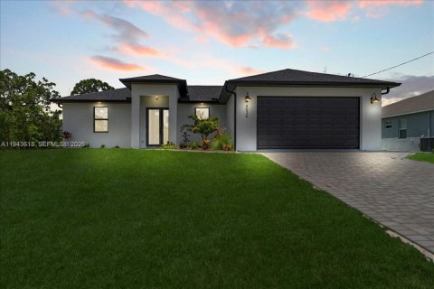 Villa ou maison à Cape Coral, Floride 3 chambres, 128.86 m2 № 2080086